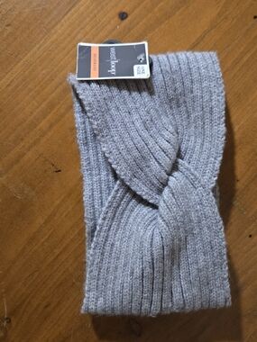 West Loop Ribbed Knit Twist Headband - Light Gray
